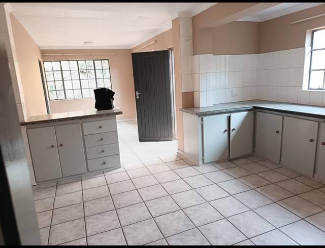 3 BEDROOM PROPERTY TO RENT IN BRAMLEY